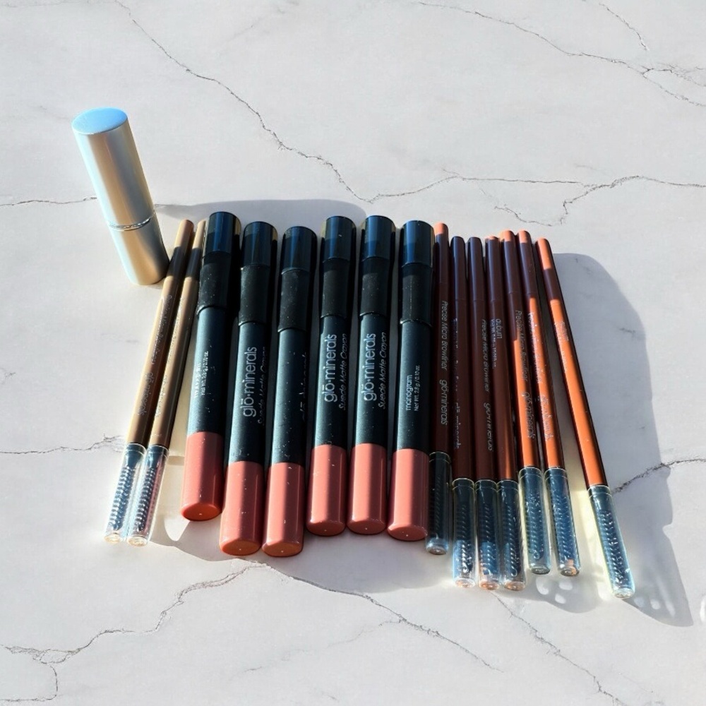 GLO SKIN BEAUTY MAKEUP LOT - LIPSTICK, BROW LINERS SUEDE MATTE CRAYONS (LOT#52)